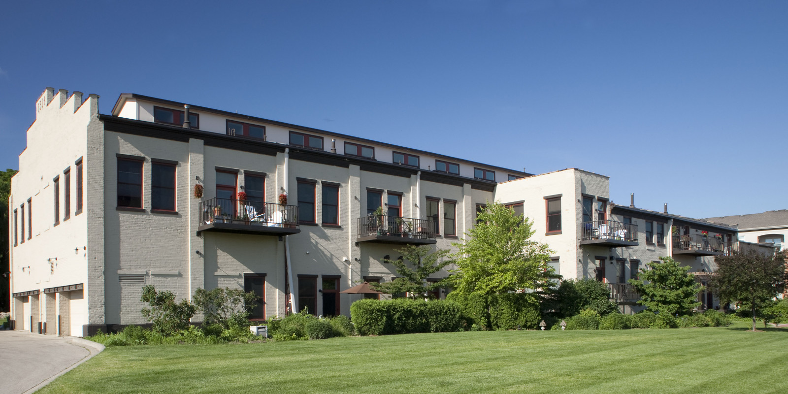 Valencia Lofts exterior, Middleton, WI